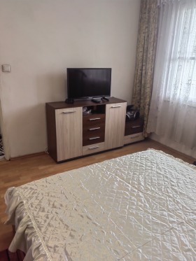 2 makuuhuonetta Svoboda, Sofia 3