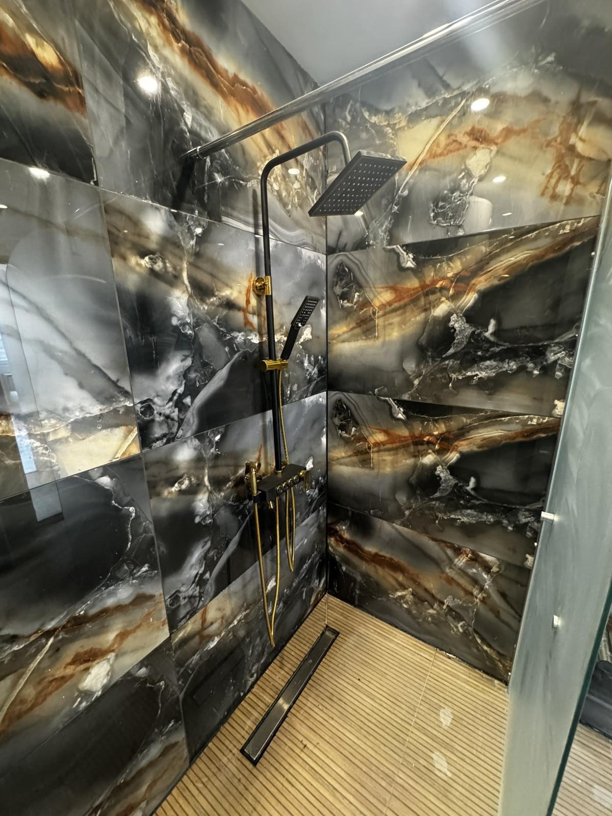 Дава под наем 3-СТАЕН, гр. Велико Търново, Бузлуджа, снимка 9 - Апартаменти - 54214749