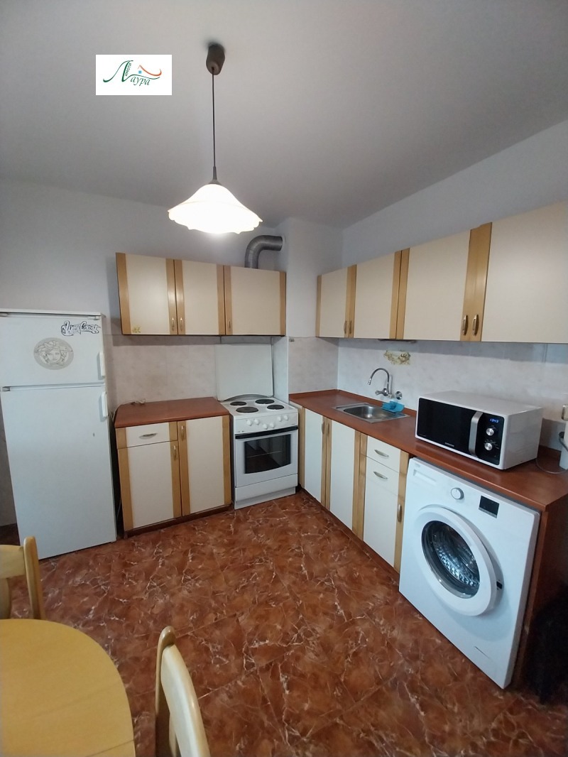 Издаје се  1 спаваћа соба Шумен , Центар , 65 м2 | 76901212