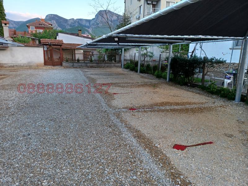 Дава под наем ГАРАЖ, ПАРКОМЯСТО, гр. Враца, Квартал 72, снимка 3 - Гаражи и паркоместа - 52786495