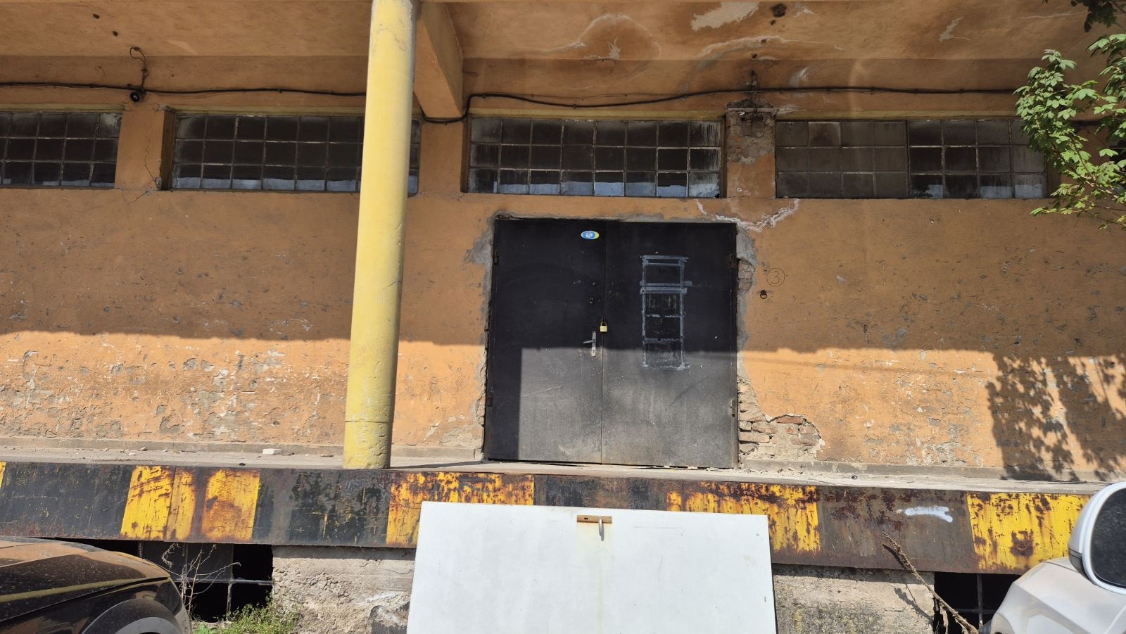 Дава под наем ПРОМ. ПОМЕЩЕНИЕ, гр. Перник, Център