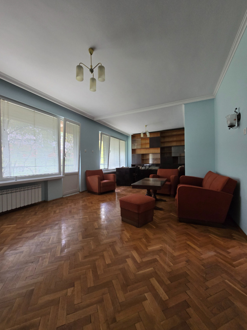 Дава под Наем 3-СТАЕН в град София, Изток - 140 кв.м / 890 € » 1 740.69 лв., МЕТЕКС