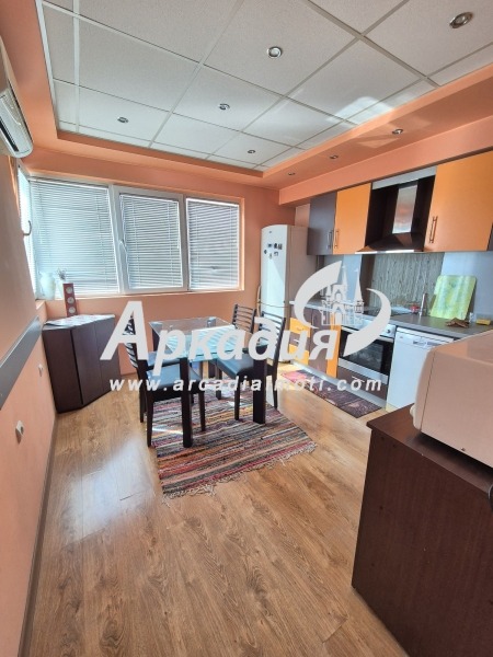Дава под нем  3-стаен, град Пловдив, Въстанически •  360 EUR • ID 85159166 — holmes.bg - [1] 
