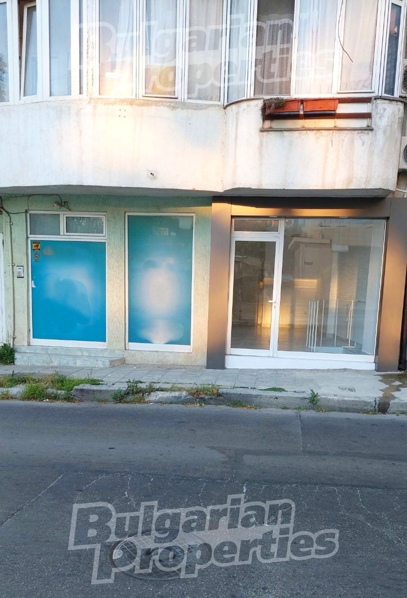 Дава под Наем МАГАЗИН в град Варна, Център - 52 кв.м / 500 € » 977.92 лв., БЪЛГЕРИАН ПРОПЕРТИС ВАРНА