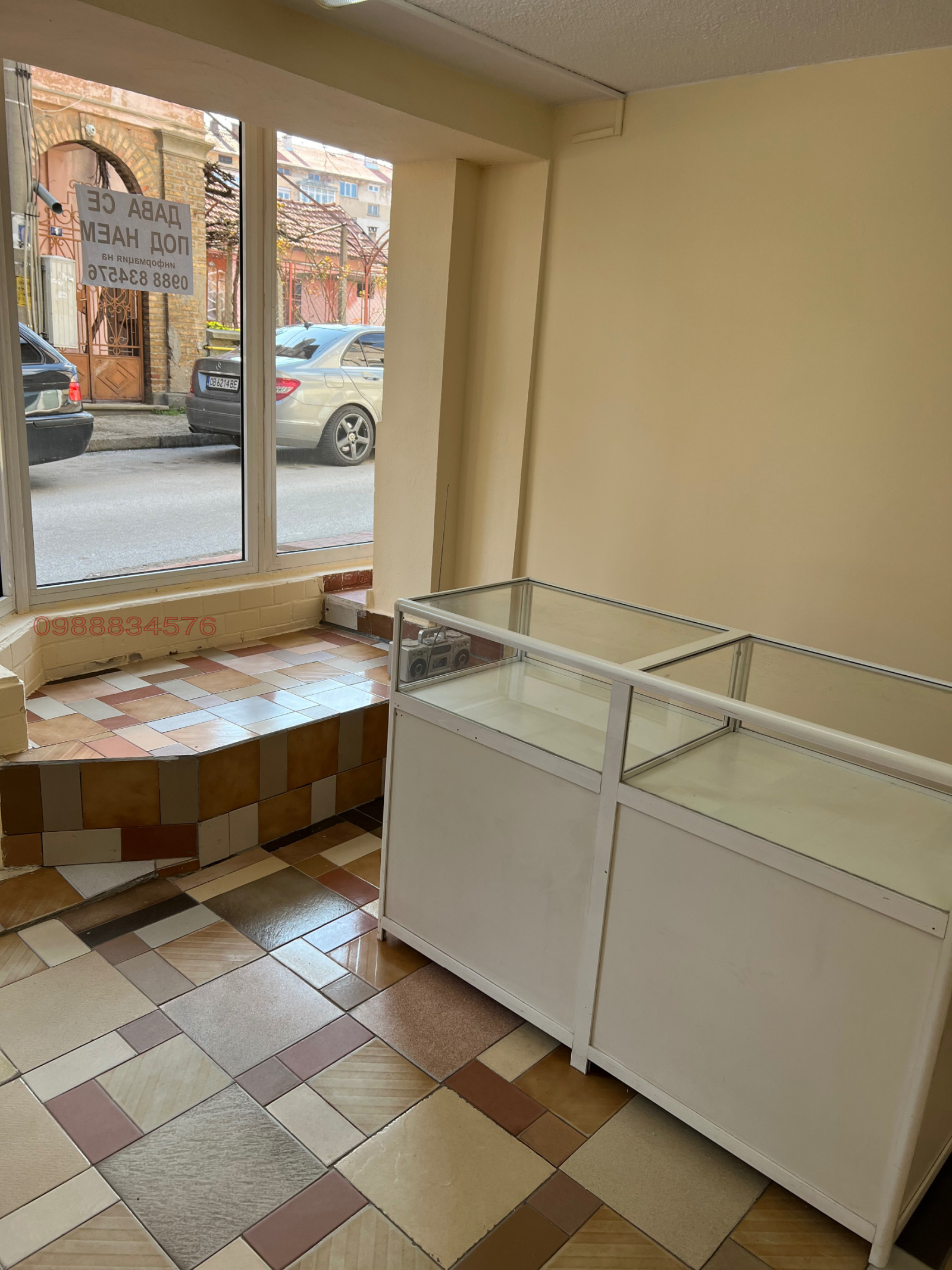 Дава под наем МАГАЗИН, гр. Ловеч, Широк център, снимка 2 - Магазини - 54404696