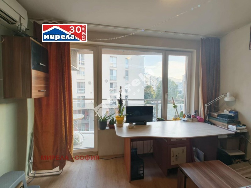 Издаје се  1 спаваћа соба Софија , Дружба 2 , 42 м2 | 32650077