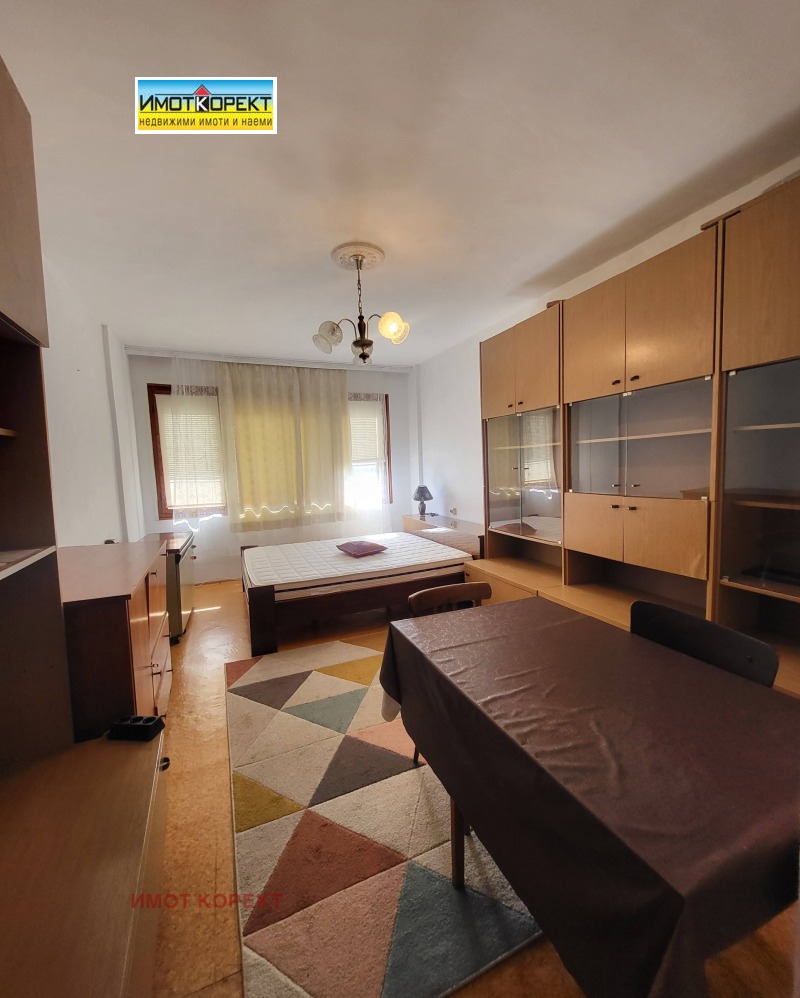 Дава под нем  1-стаен, град Пазарджик, Запад •  350 лв. • ID 59991963 — holmes.bg - [1] 
