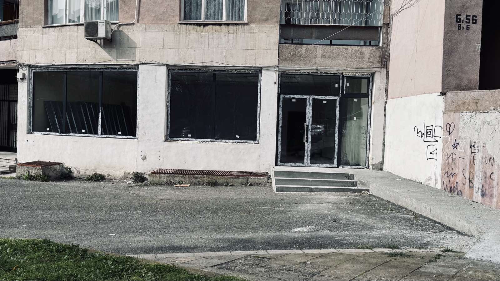 Дава под наем МАГАЗИН, гр. Бургас, Център, снимка 2 - Магазини - 54185943