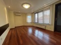 Под наем КЪЩА, град София, Яворов • 4898 € / 9579.66 лв. • 32892761 7