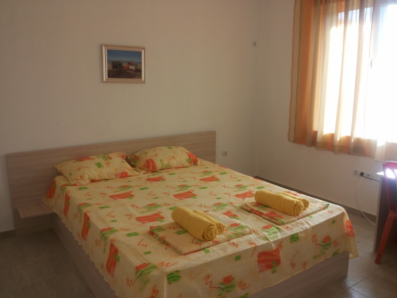 Дава под наем 1-СТАЕН, с. Лозенец, област Бургас