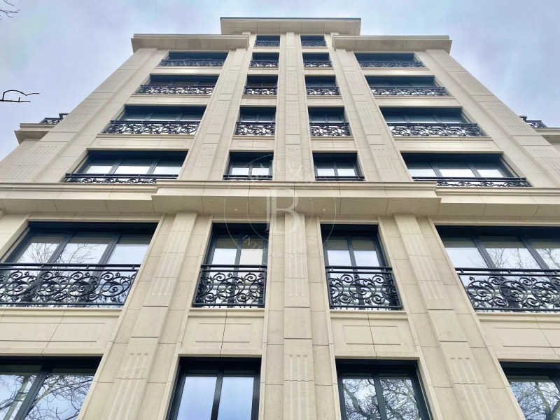 Дава под Наем ОФИС в град София, Оборище - 200 кв.м / 5 000 € » 9 779.15 лв., БАРНС БЪЛГАРИЯ