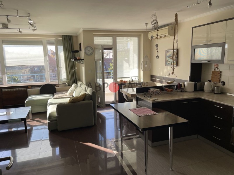 В аренду  2 спальни Бургас , Център , 90 кв.м | 81893399