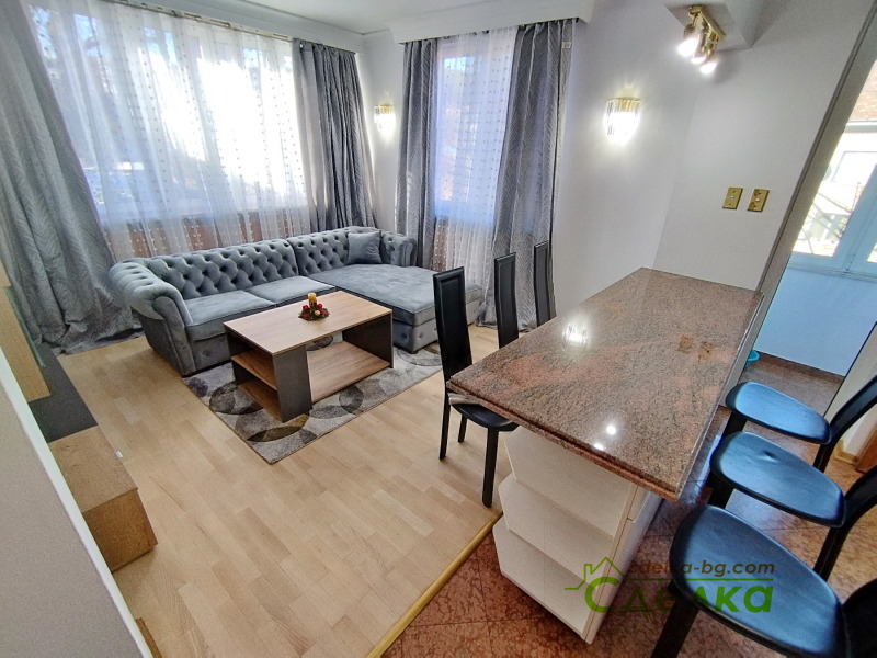 De inchiriat  2 dormitoare Gabrovo , Țentâr , 110 mp | 59973287