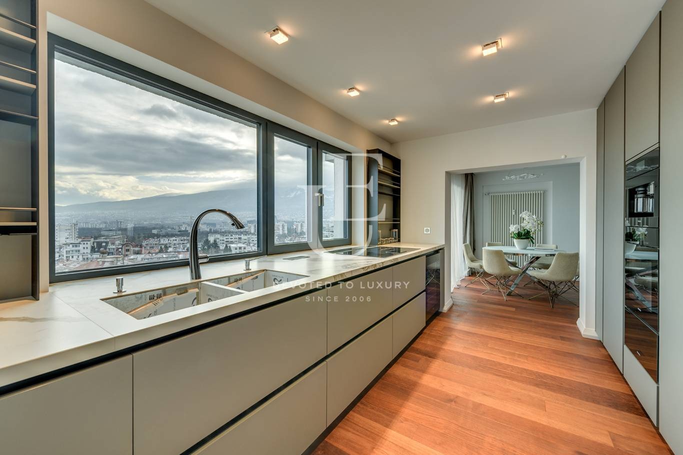 Дава под наем 4-СТАЕН, гр. София, Лозенец, снимка 13 - Апартаменти - 53501785