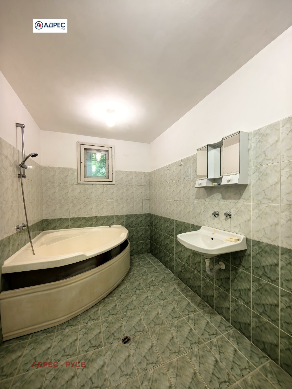 Дава под наем КЪЩА, гр. Русе, в.з. Средна кула, снимка 12 - Къщи - 54853670