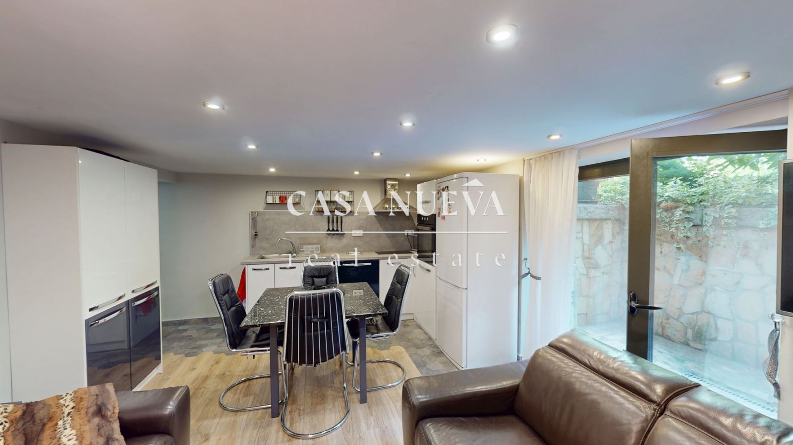 Дава под наем 2-СТАЕН, гр. София, Център, снимка 2 - Апартаменти - 54105657