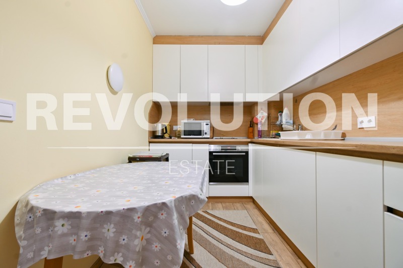 De inchiriat  1 dormitor Sofia , Sveta Troița , 65 mp | 63552050