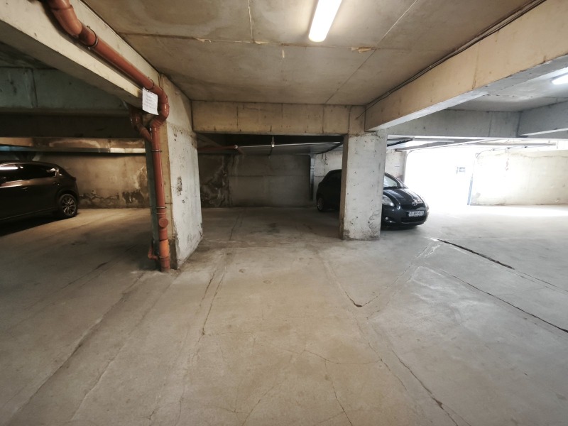 Дава под наем ГАРАЖ, ПАРКОМЯСТО, гр. Варна, Бриз, снимка 4 - Гаражи и паркоместа - 52782504