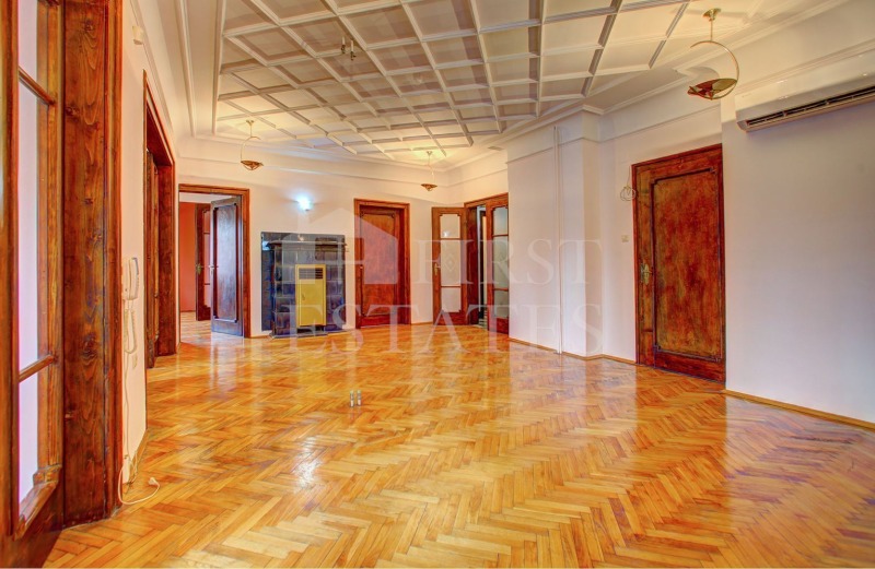 Издаје се  3+ спаваћа соба Софија , Центар , 248 м2 | 91052196 - слика [10]