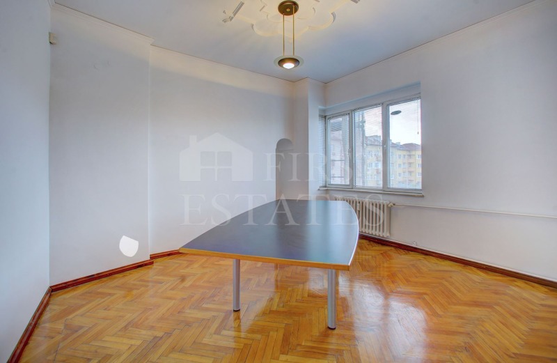 Издаје се  3+ спаваћа соба Софија , Центар , 248 м2 | 91052196 - слика [6]