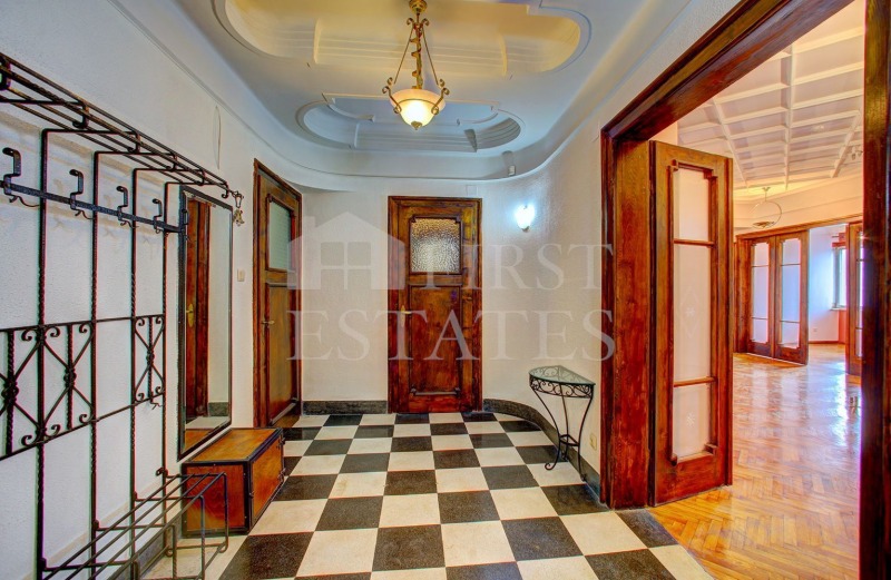 Издаје се  3+ спаваћа соба Софија , Центар , 248 м2 | 91052196 - слика [11]