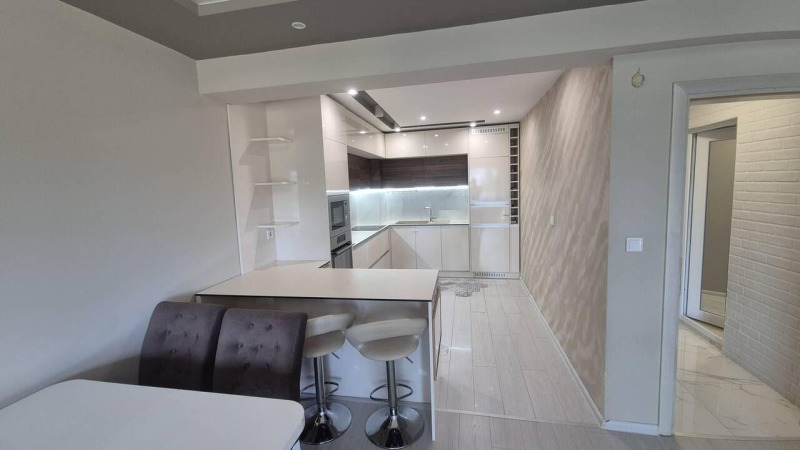 Zu vermieten  2 Schlafzimmer Plowdiw , Karschijaka , 120 qm | 52264158