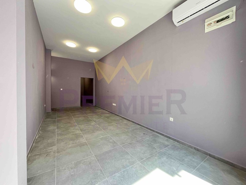 Дава под нем  Магазин, град Варна, Колхозен пазар •  425 EUR • ID 48388706 — holmes.bg - [1] 