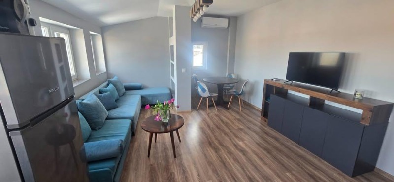 Kiadó  Stúdió Sofia , Bankja , 38 négyzetméter | 93096252
