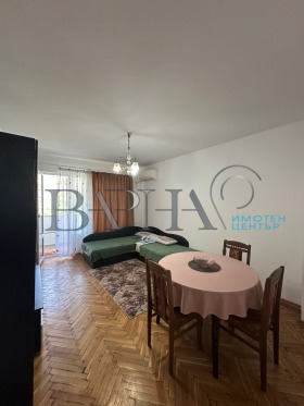 2 Schlafzimmer Ljatno kino Trakija, Warna