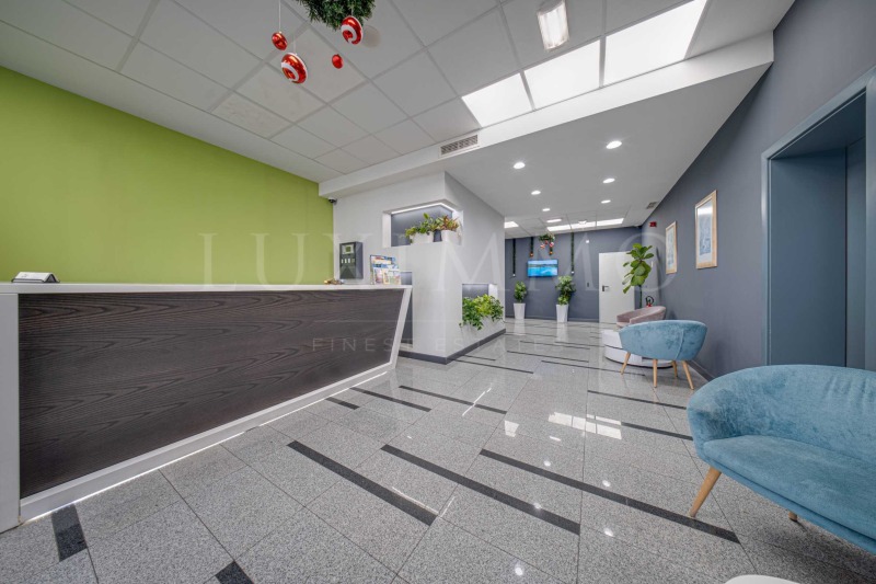 Дава под Наем ОФИС в град София, Кръстова вада - 1246 кв.м / 21 180 € » 41 424.48 лв., ЛУКСИММО