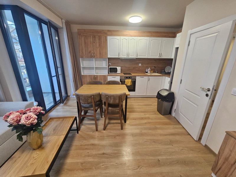 Zu vermieten  1 Schlafzimmer Plowdiw , Zentar , 68 qm | 44248173