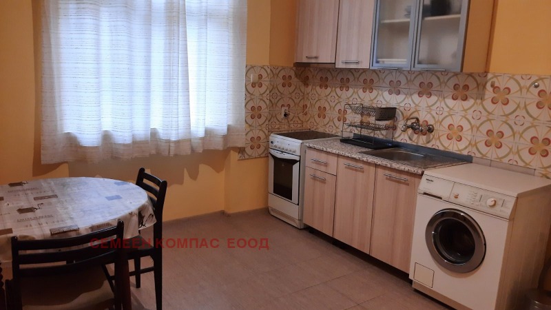 Дава под нем  2-стаен, град Пловдив, Младежки Хълм •  550 € • ID 96506872 — holmes.bg - [1] 