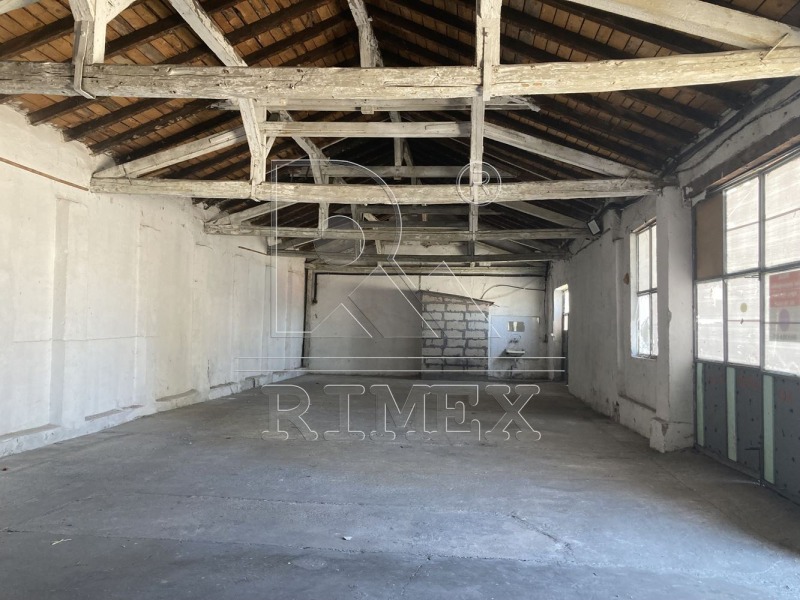 För uthyrning  Industribyggnad Plovdiv , Industrialna zona - Sever , 150 kvm | 13743679