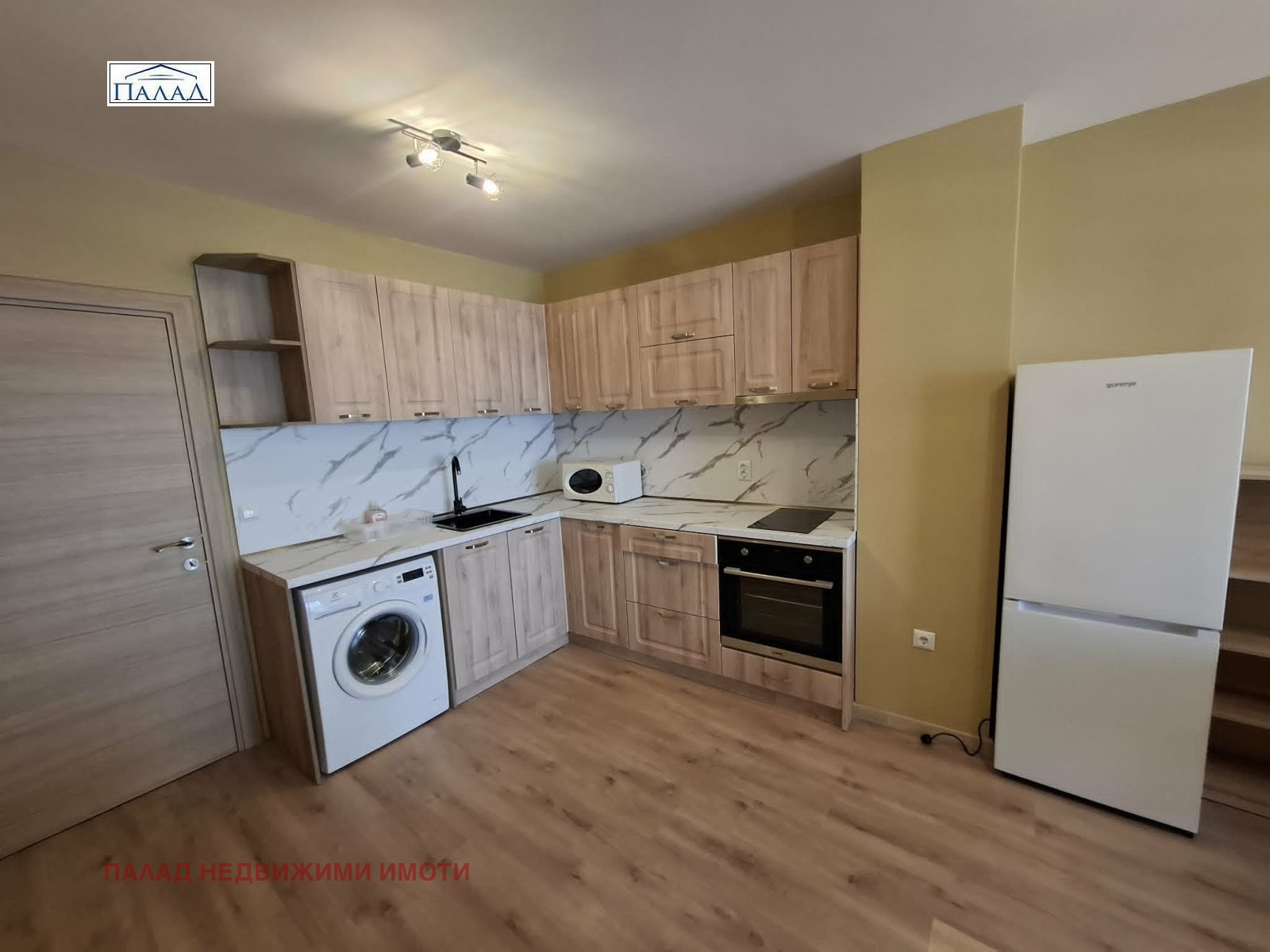 Дава под наем 2-СТАЕН, гр. Варна, Бизнес хотел, снимка 3 - Апартаменти - 54960210