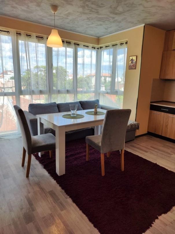 Дава под нем  2-стаен, град София, Триъгълника •  570 EUR • ID 43257125 — holmes.bg - [1] 