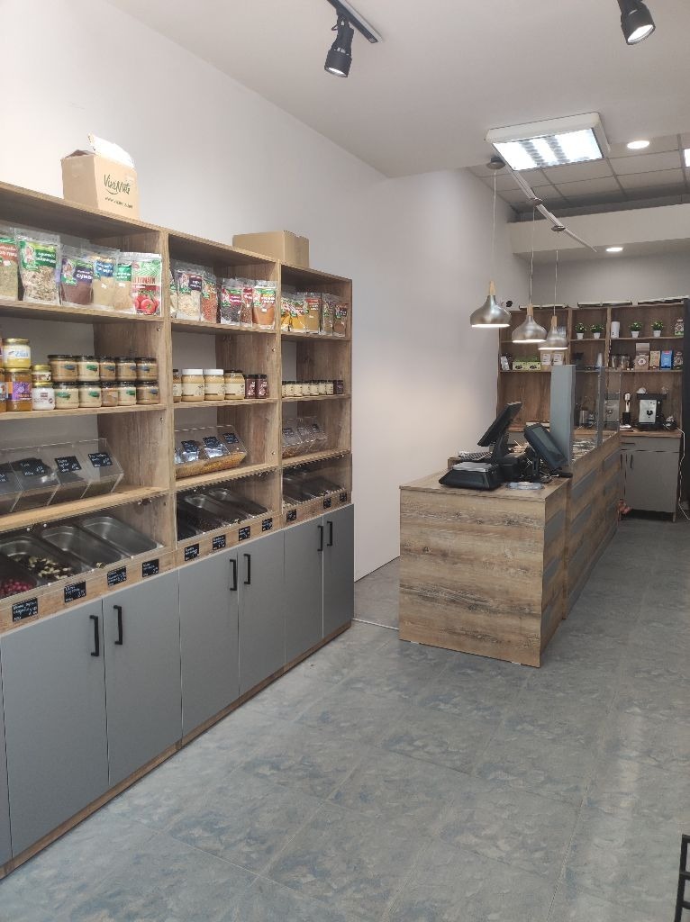 Дава под наем МАГАЗИН, гр. Шумен, Център, снимка 3 - Магазини - 52591077