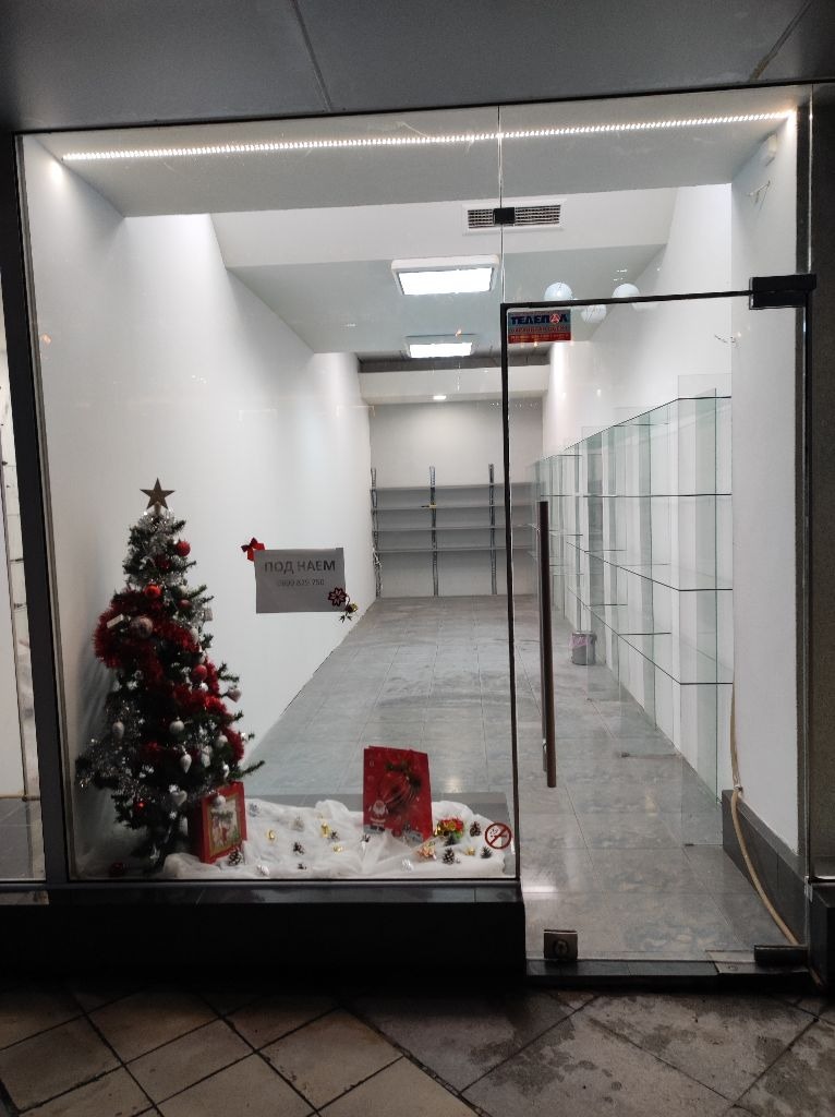 Дава под наем МАГАЗИН, гр. Шумен, Център, снимка 6 - Магазини - 52591077