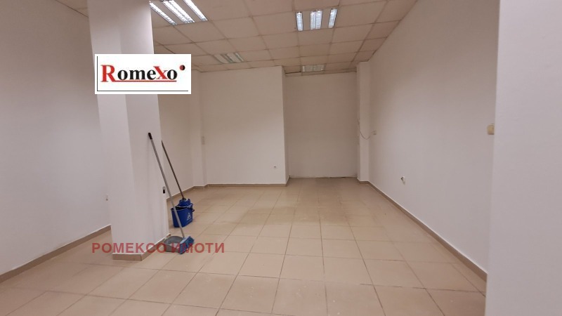 Дава под наем МАГАЗИН, гр. Пловдив, Въстанически, снимка 5 - Магазини - 52444219