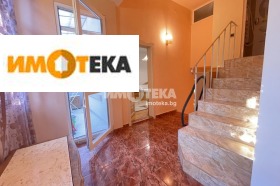 Piso de la casa Tsentar, Varna 1