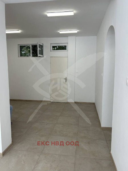 Дава под наем МАГАЗИН, гр. Пловдив, Кючук Париж, снимка 2 - Магазини - 53562584