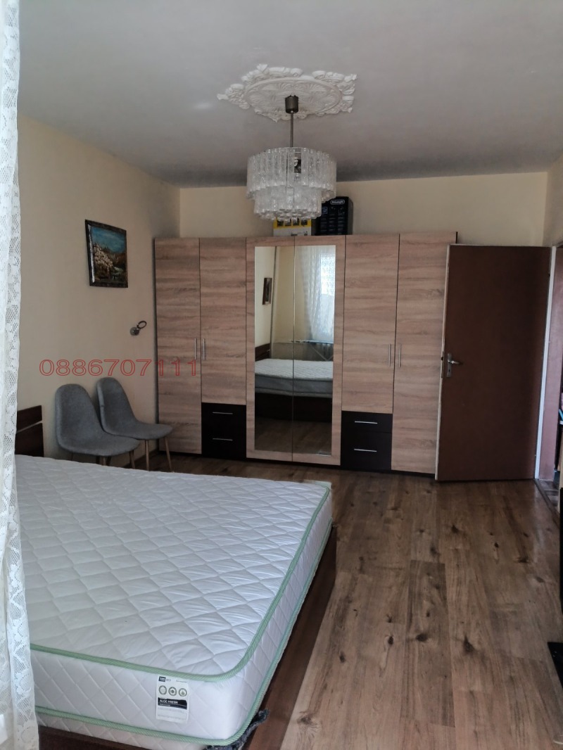 Издаје се  1 спаваћа соба Софија , Надежда 2 , 67 м2 | 98975980