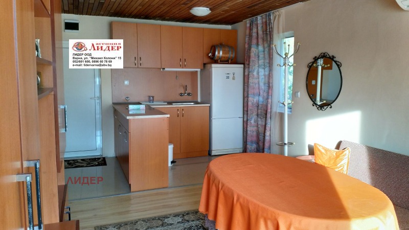 Под наем ЕТАЖ ОТ КЪЩА, град Варна, м-т Перчемлията • 350 лв. / 178.95 € • 25600879 1