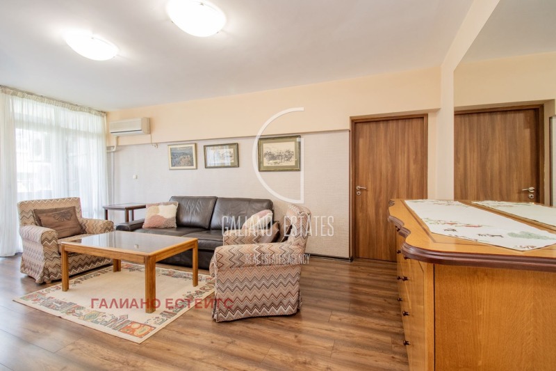 Te huur  2 slaapkamers Sofia , Tsentar , 120 m² | 18020001