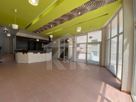 Bar; Café Briz, Warna
