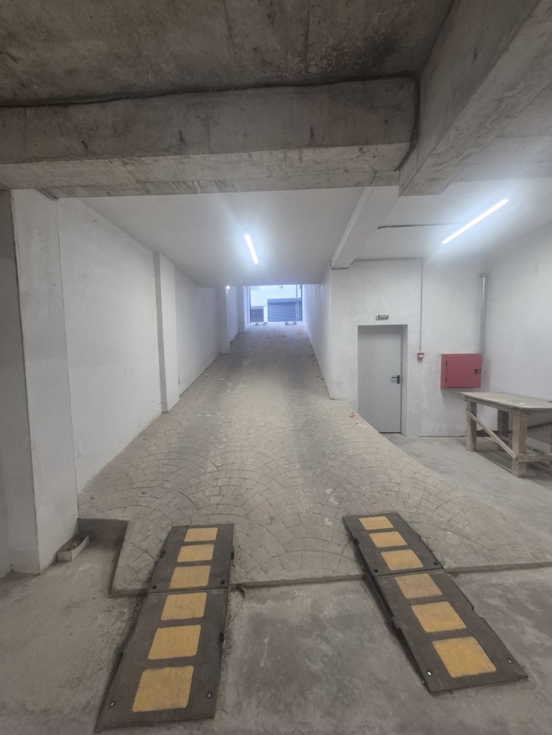 För uthyrning  Parkeringsplats Pleven , Sjirok centar , 20 kvm | 41897627 - bild [4]