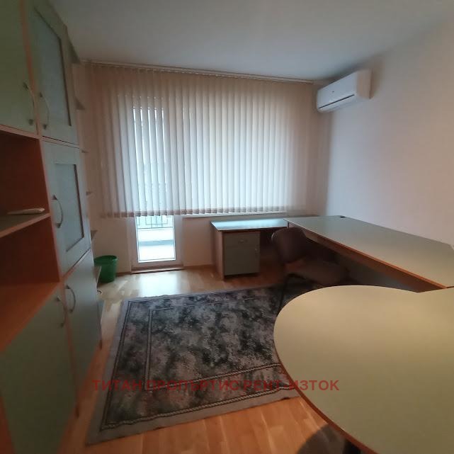 Дава под наем  Офис град Бургас , Възраждане , 25 кв.м | 92406480
