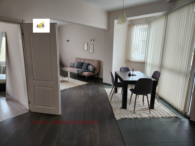 Издаје се  2 спаваће собе Софија , Обориште , 125 м2 | 24568394