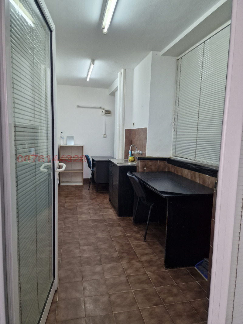 Дава под Наем ОФИС в град София, Център - 10 кв.м / 120 € » 234.70 лв.