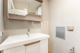 1 quarto Izgrev, Sofia 12