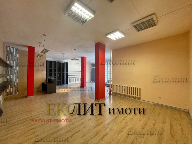 Kiadó  Üzlet Sofia , Borovo , 200 négyzetméter | 52926589